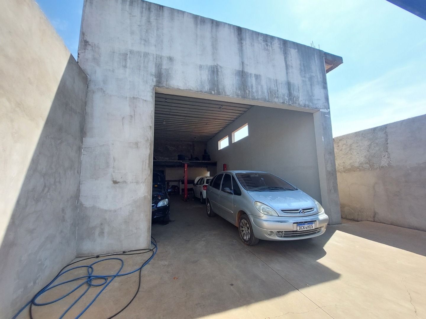 Casa à venda com 2 quartos, 200m² - Foto 2