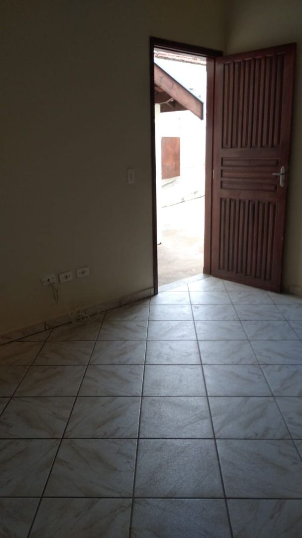 Casa para alugar com 2 quartos, 50m² - Foto 9