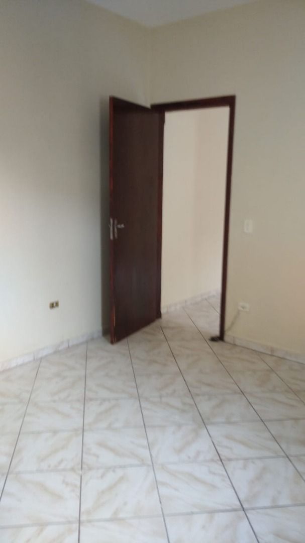 Casa para alugar com 2 quartos, 50m² - Foto 13