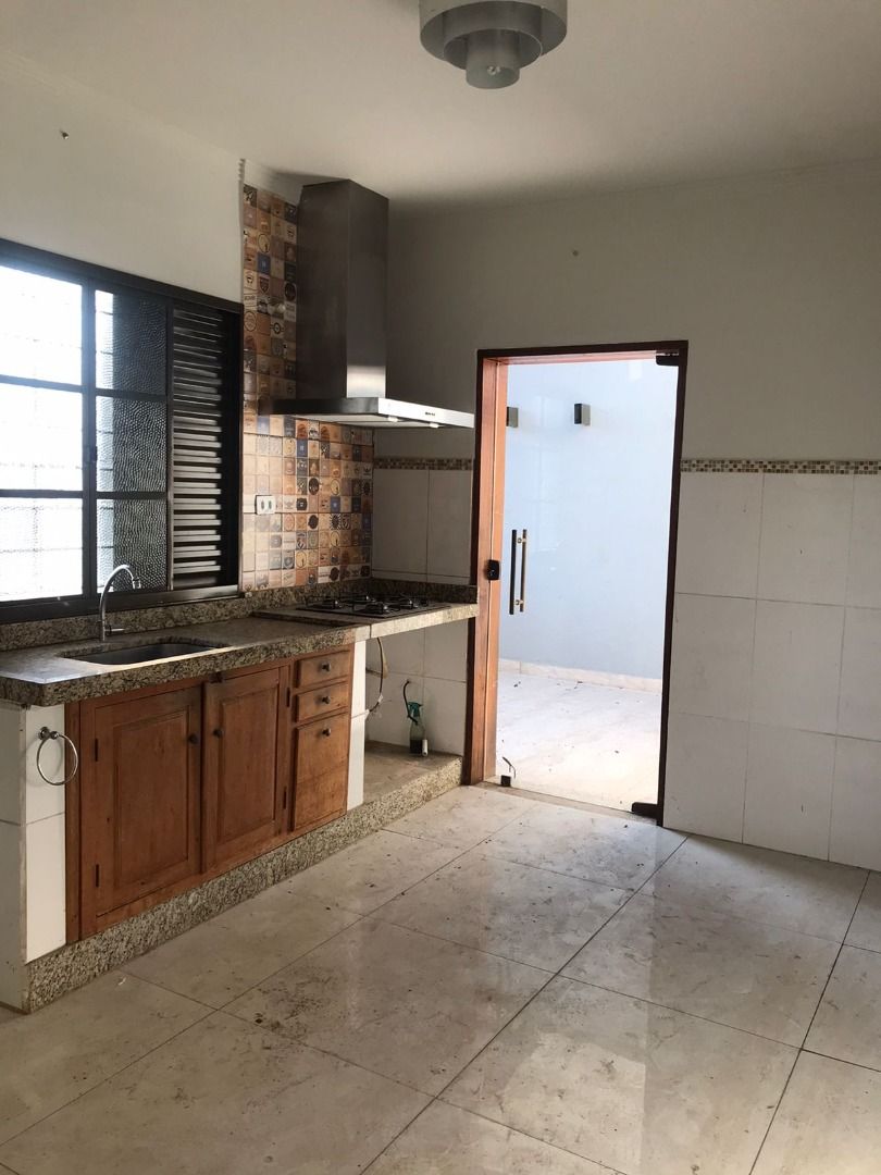 Casa Comercial à venda e aluguel com 3 quartos, 180m² - Foto 17