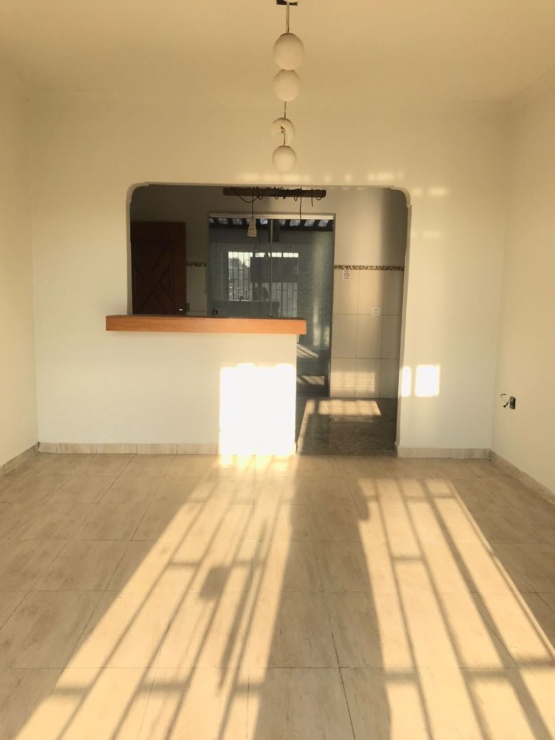 Casa Comercial à venda e aluguel com 3 quartos, 180m² - Foto 3