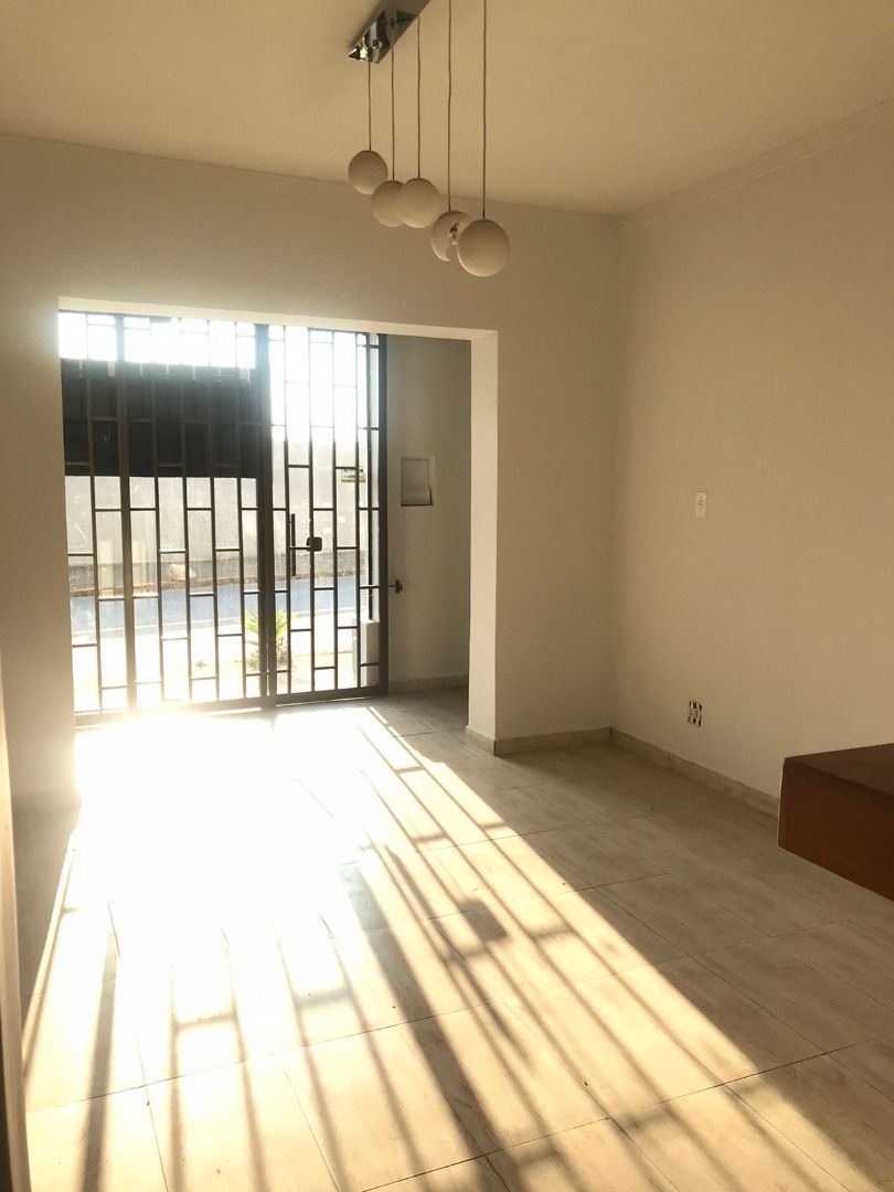 Casa Comercial à venda e aluguel com 3 quartos, 180m² - Foto 9