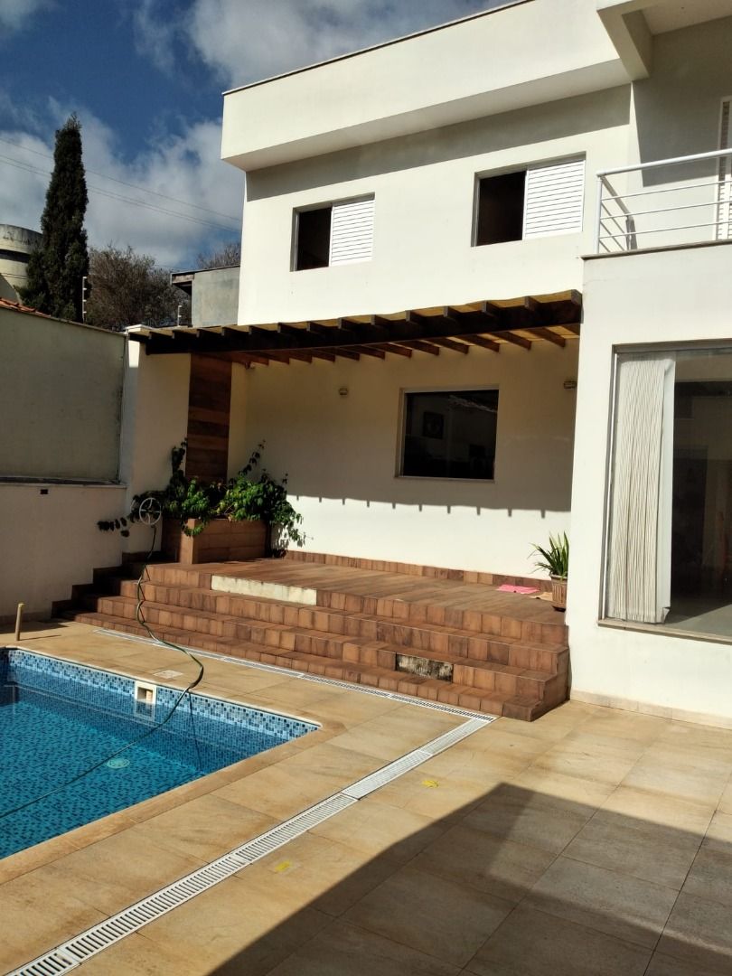 Casa à venda com 3 quartos, 209m² - Foto 27