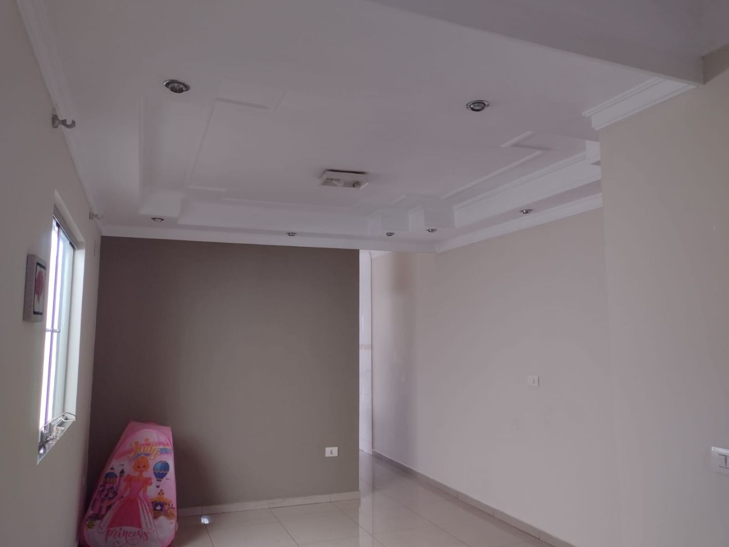 Casa à venda com 3 quartos, 240m² - Foto 2