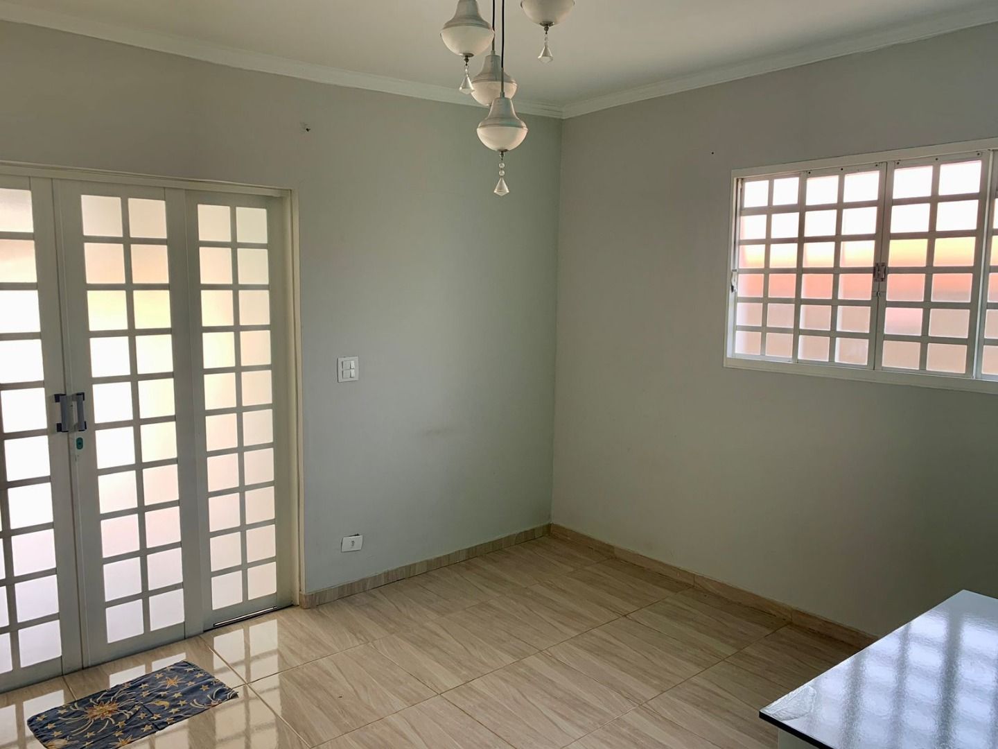 Casa à venda com 2 quartos, 100m² - Foto 2