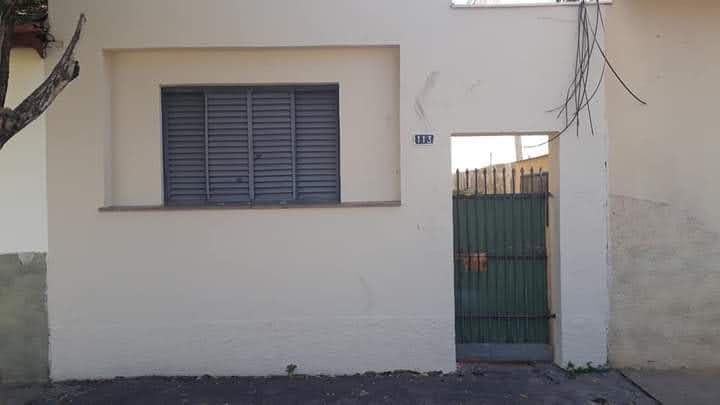 Casa à venda com 2 quartos, 80m² - Foto 1