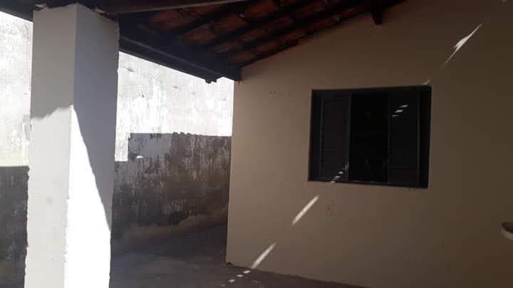 Casa à venda com 2 quartos, 80m² - Foto 2