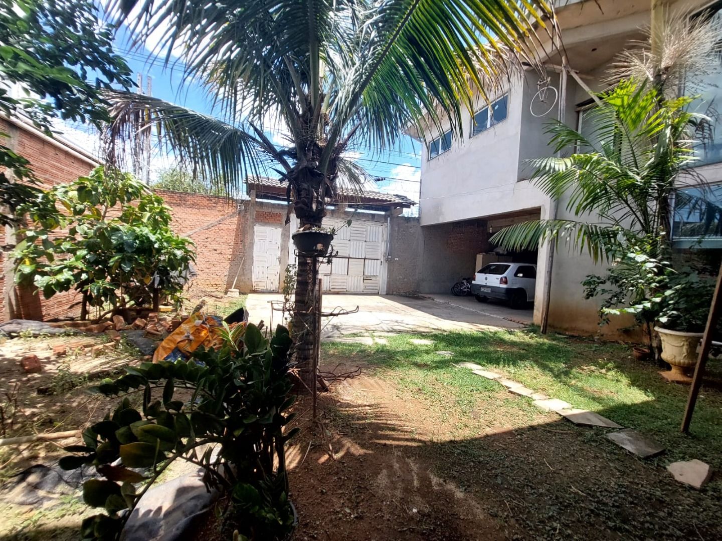 Casa à venda com 3 quartos, 350m² - Foto 1