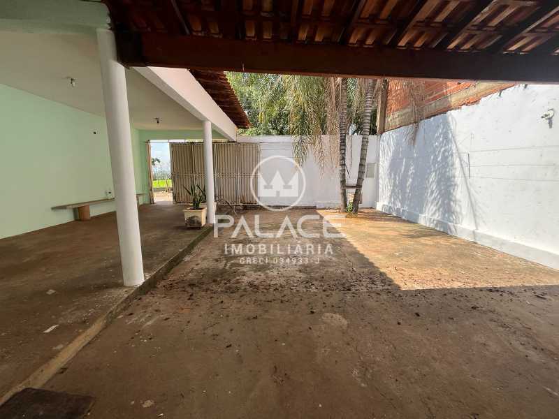 Casa para alugar com 1 quarto, 180m² - Foto 1