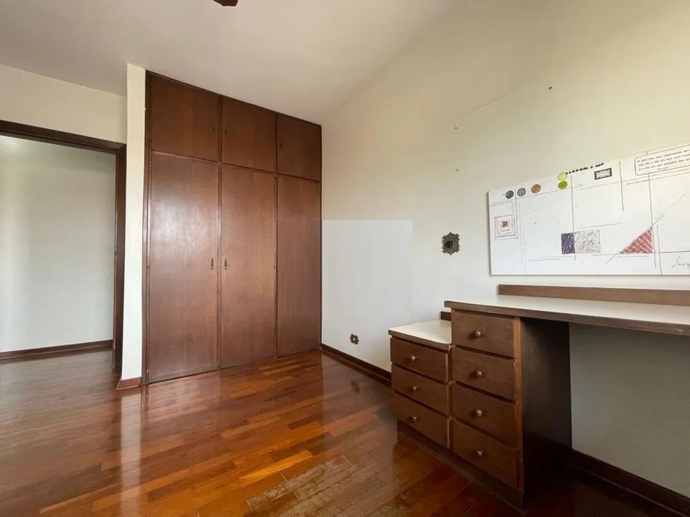 Casa à venda com 3 quartos, 228m² - Foto 2