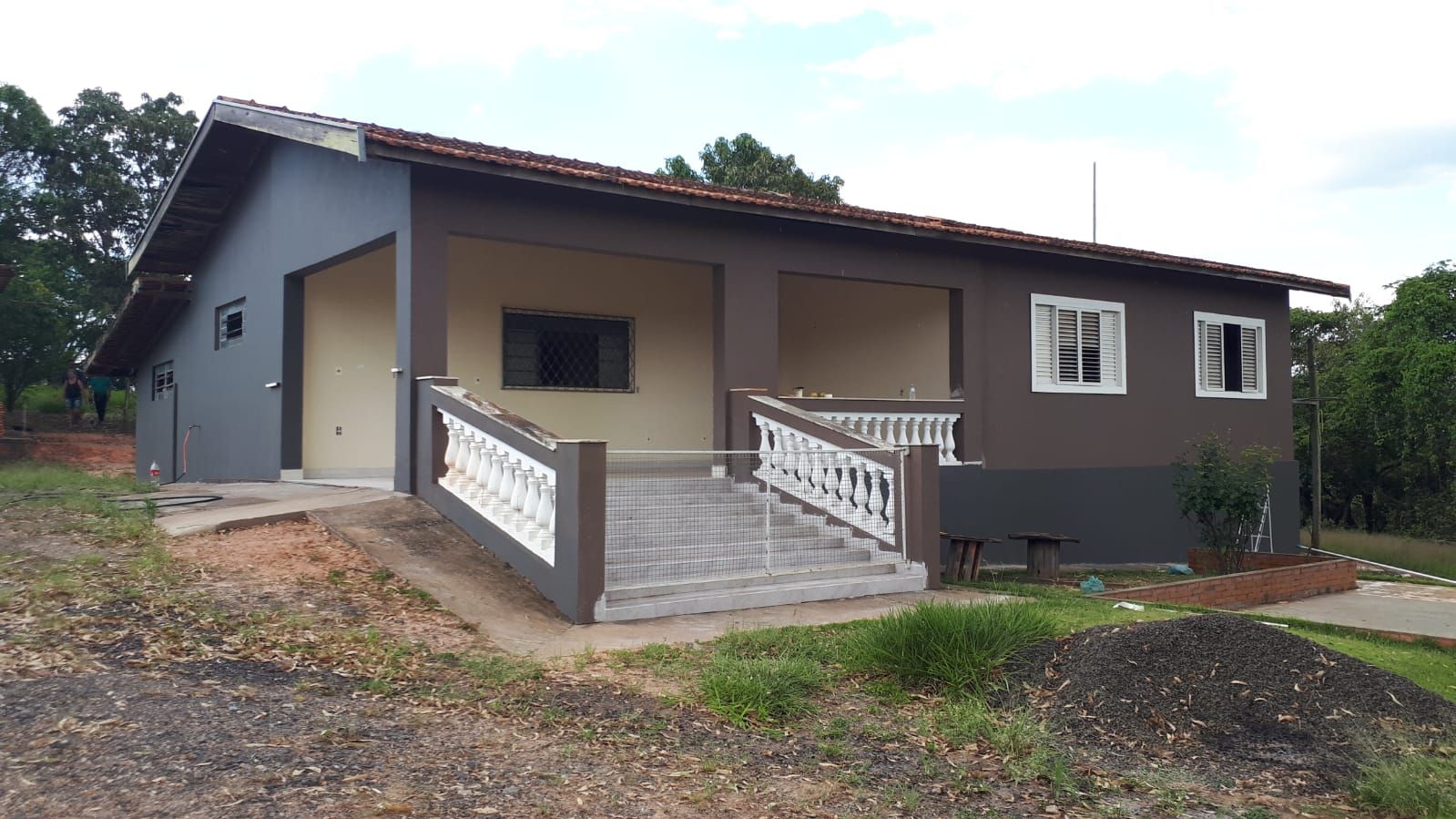 Chácara à venda com 3 quartos, 200m² - Foto 1