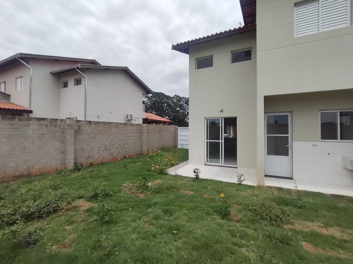 Casa de Condomínio para alugar com 3 quartos, 126m² - Foto 3