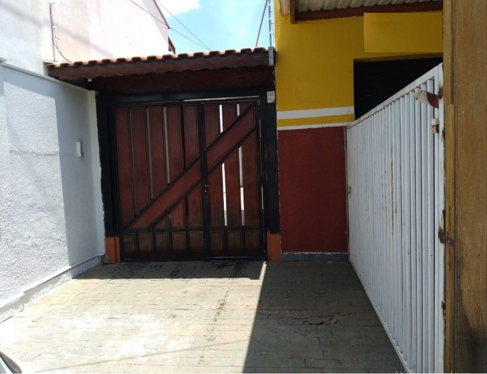 Casa à venda com 4 quartos, 69m² - Foto 1