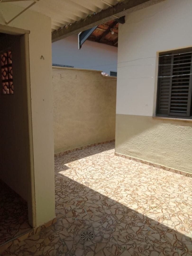 Casa à venda com 2 quartos, 84m² - Foto 2