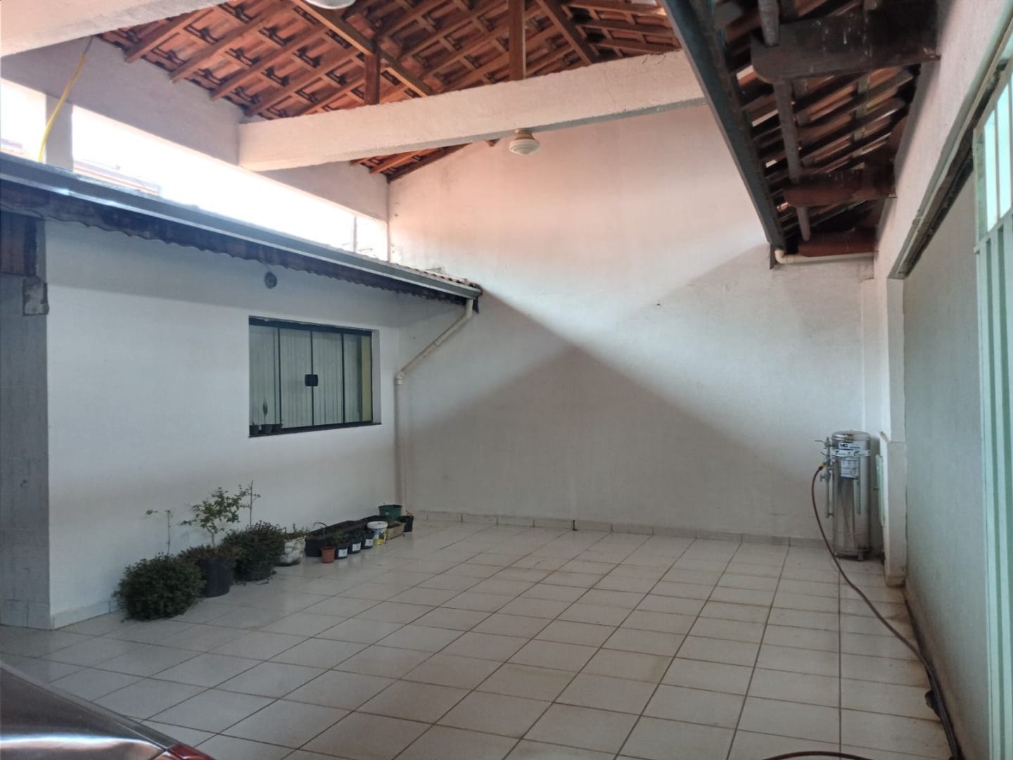 Casa à venda com 4 quartos, 300m² - Foto 2