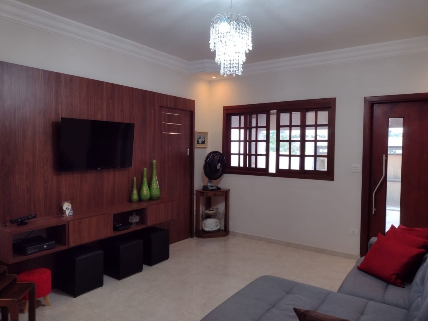 Casa à venda com 3 quartos, 211m² - Foto 4