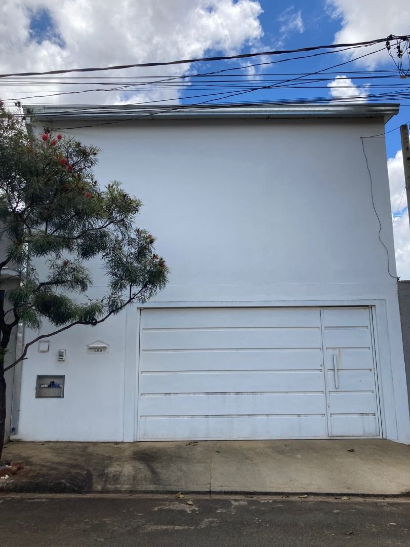 Casa à venda com 2 quartos, 158m² - Foto 1