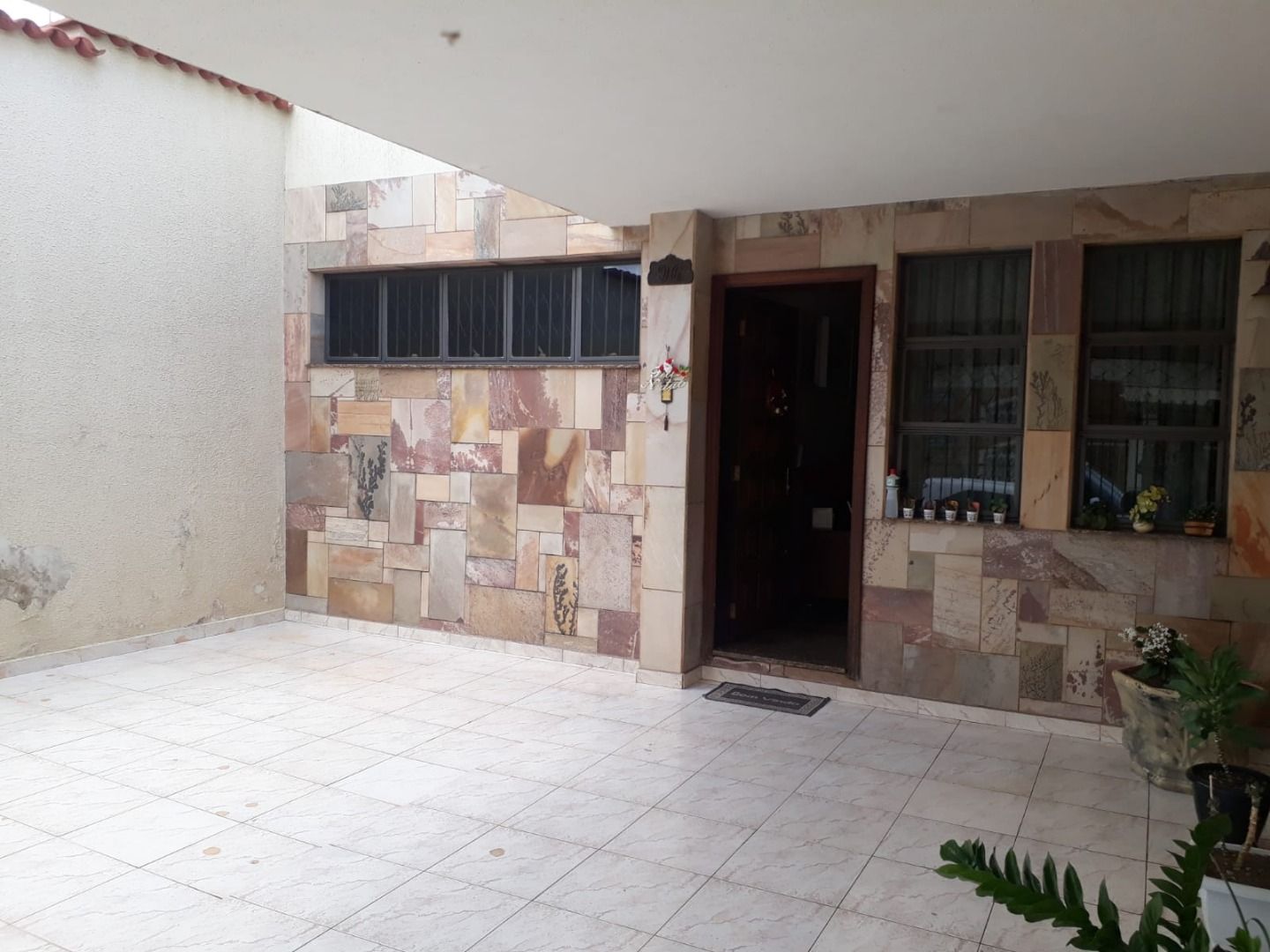 Casa à venda com 3 quartos, 174m² - Foto 1