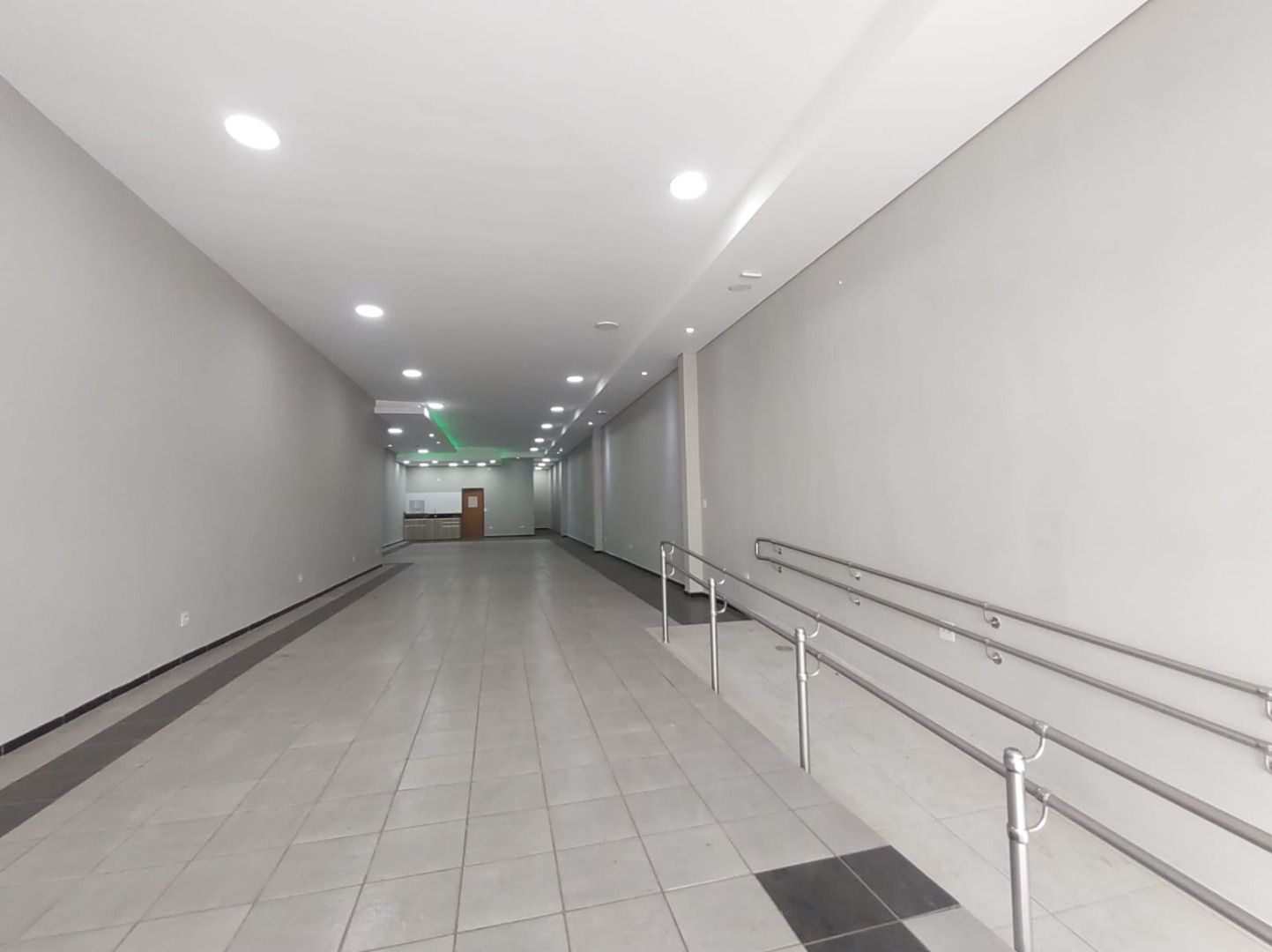 Loja-Salão para alugar, 261m² - Foto 2