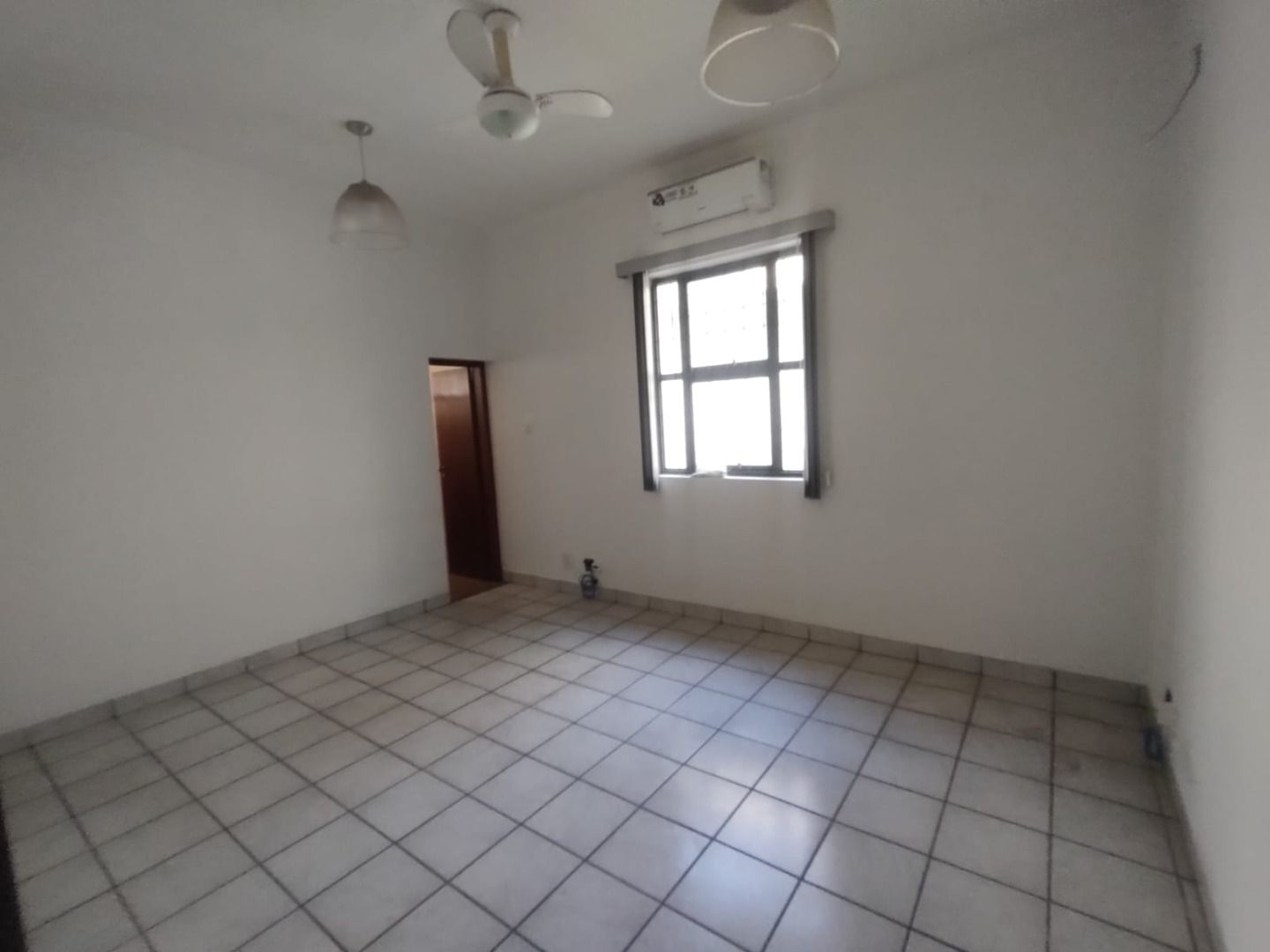 Casa Comercial à venda com 3 quartos, 248m² - Foto 10