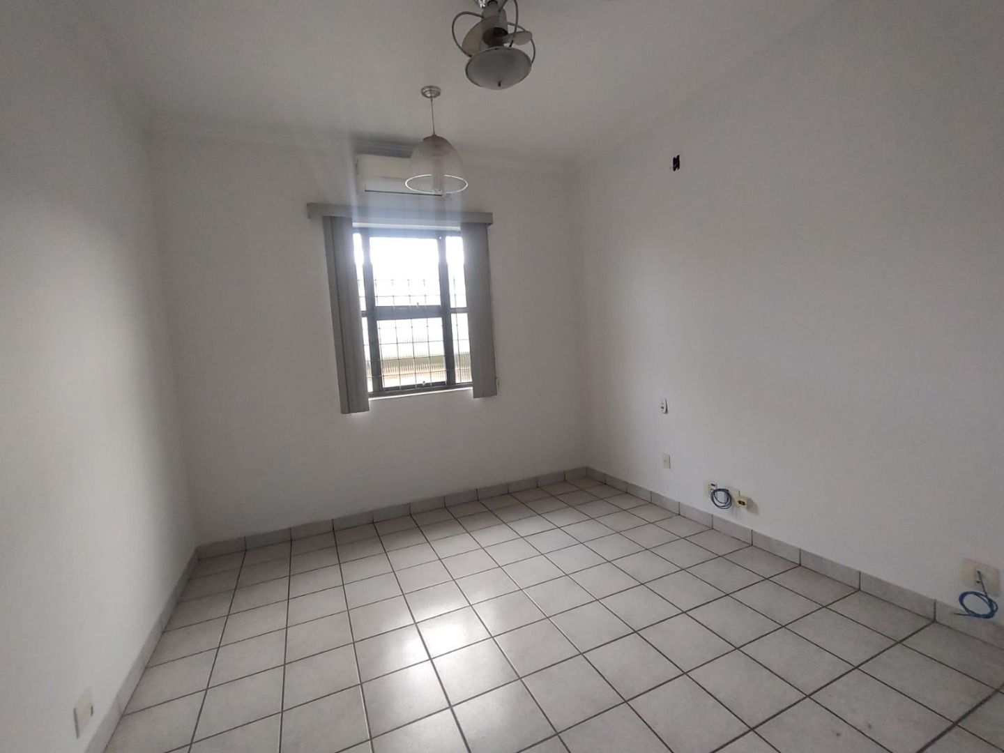 Casa Comercial à venda com 3 quartos, 248m² - Foto 5