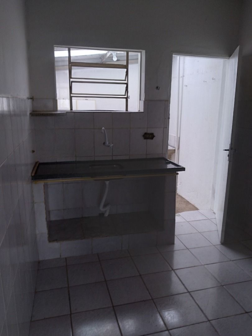 Casa à venda e aluguel com 2 quartos, 48m² - Foto 4
