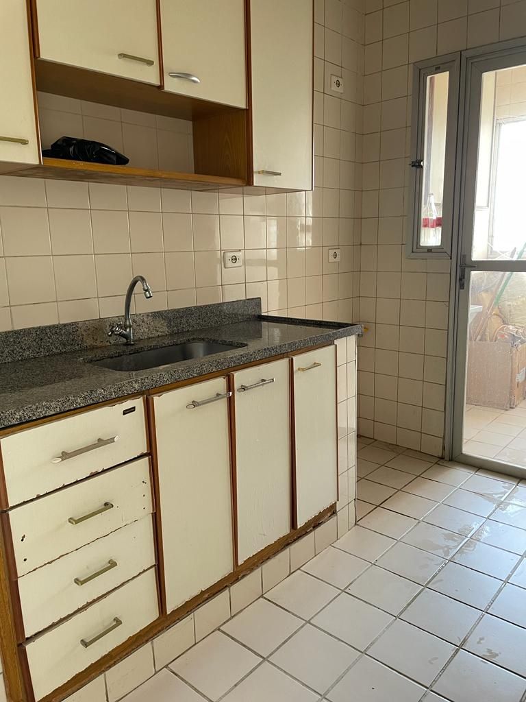 Apartamento à venda com 3 quartos, 76m² - Foto 3