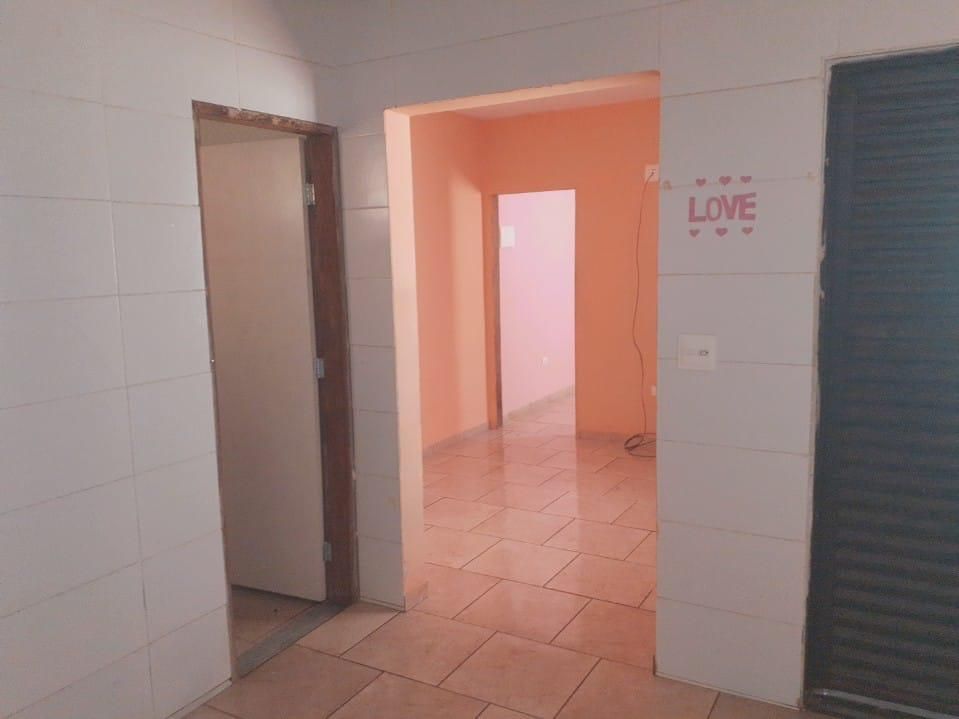 Casa à venda com 1 quarto, 130m² - Foto 1