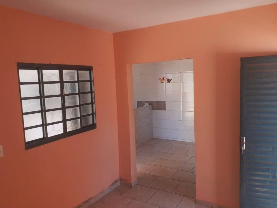 Casa à venda com 1 quarto, 130m² - Foto 2