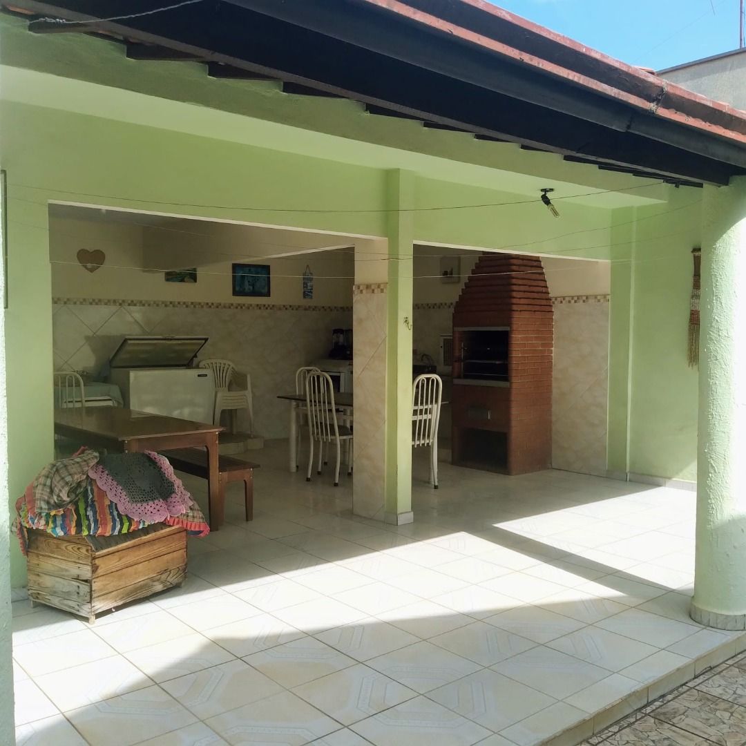 Casa à venda com 3 quartos, 180m² - Foto 1