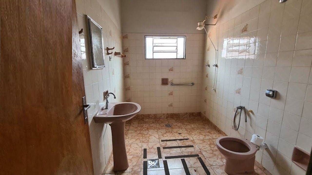 Casa à venda com 4 quartos, 180m² - Foto 2