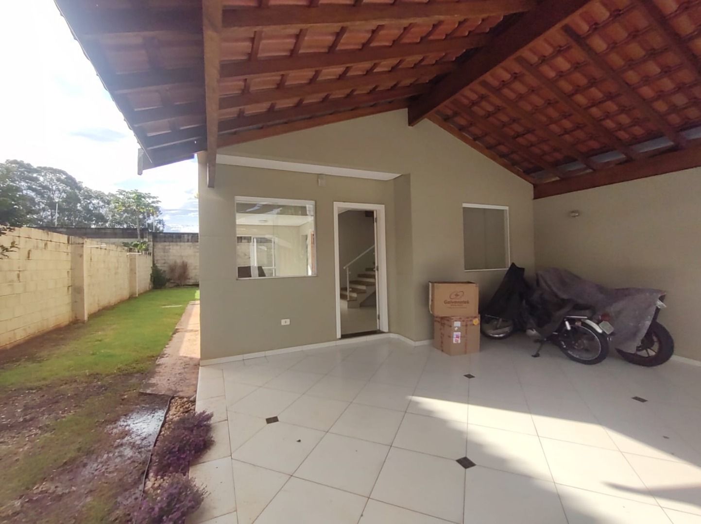 Casa de Condomínio para alugar com 3 quartos, 126m² - Foto 1