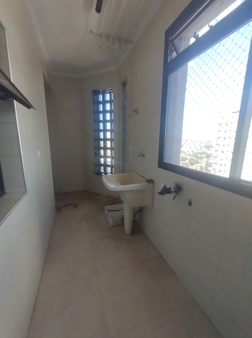 Apartamento à venda com 3 quartos, 220m² - Foto 8