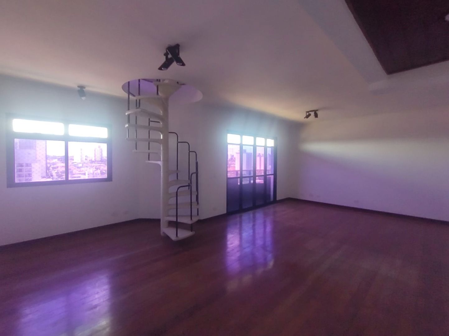 Apartamento à venda com 3 quartos, 220m² - Foto 9