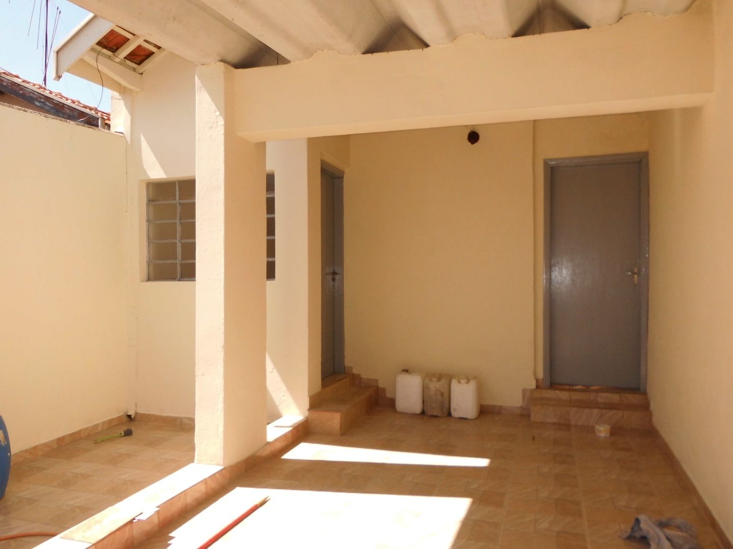 Casa à venda com 2 quartos, 85m² - Foto 1