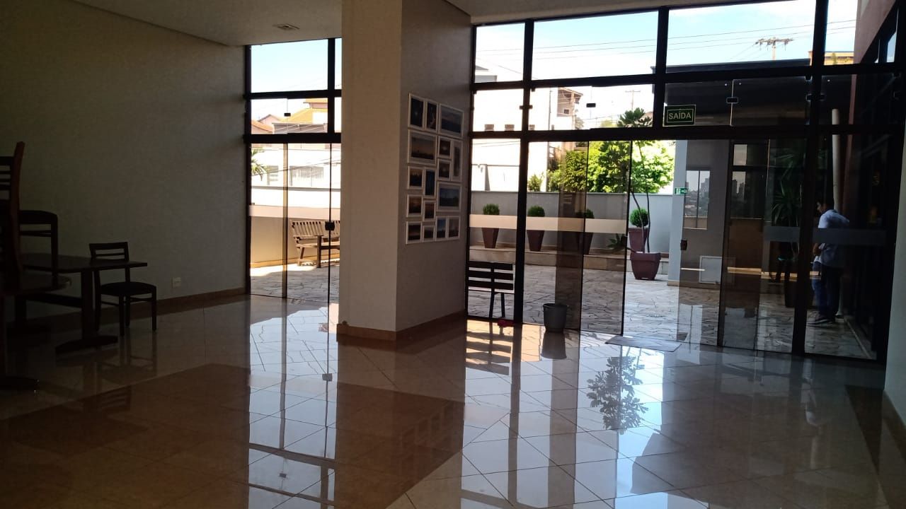 Apartamento à venda com 3 quartos, 140m² - Foto 2