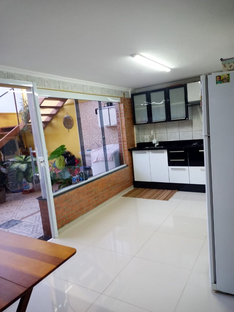 Casa à venda com 3 quartos, 170m² - Foto 1