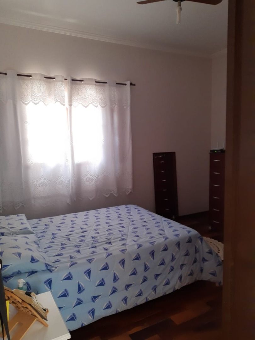 Casa à venda com 3 quartos, 226m² - Foto 11