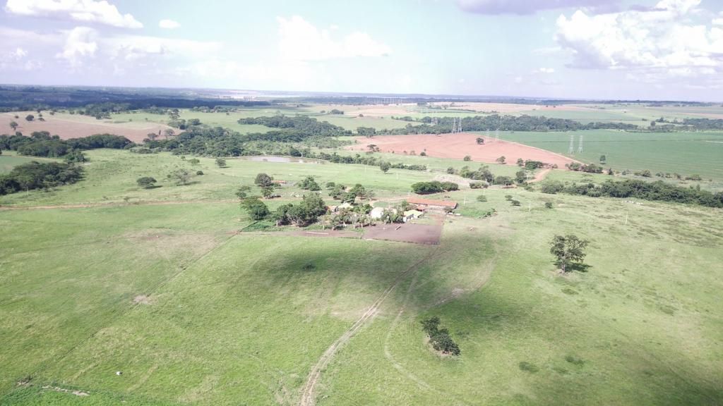 Fazenda à venda com 6 quartos, 1500m² - Foto 1