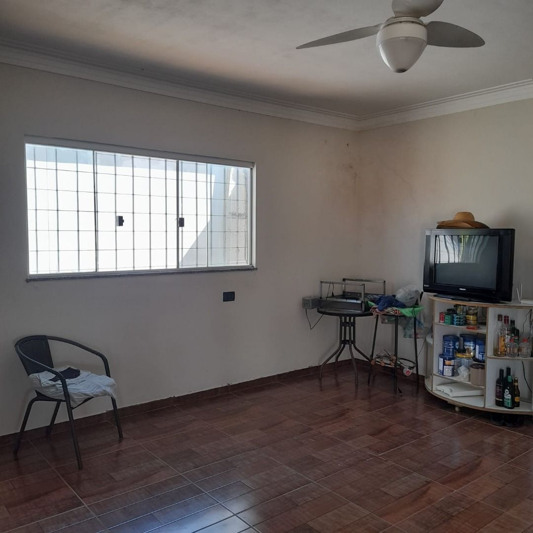 Chácara à venda com 2 quartos, 180m² - Foto 2