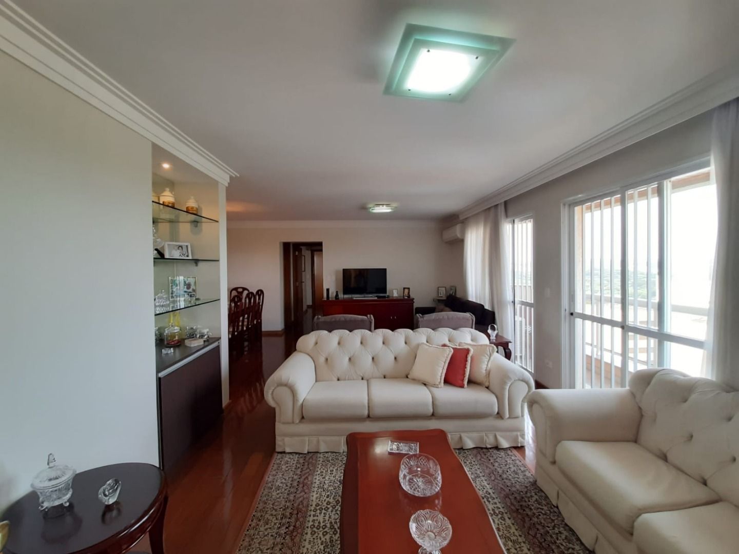 Apartamento à venda com 3 quartos, 146m² - Foto 1