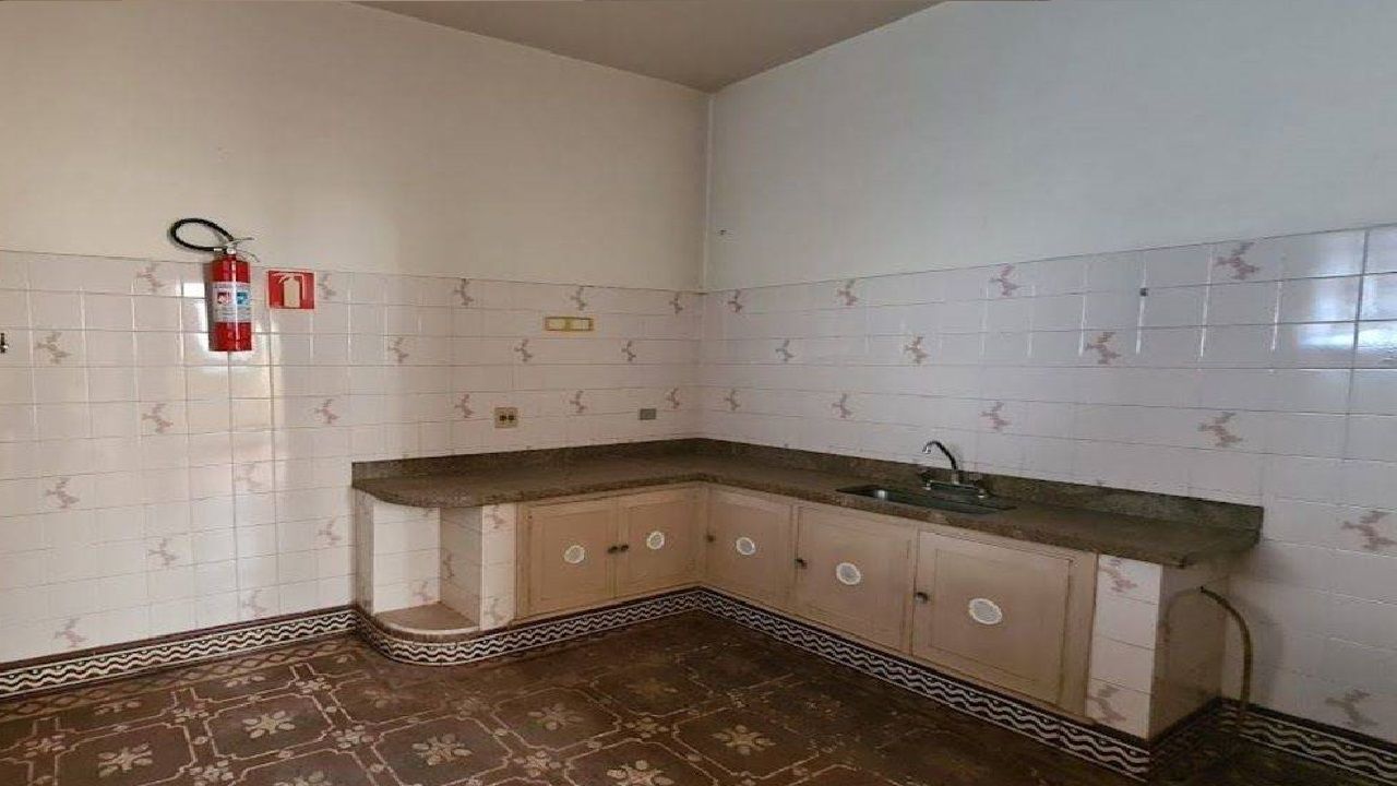 Casa Comercial à venda com 3 quartos, 267m² - Foto 10