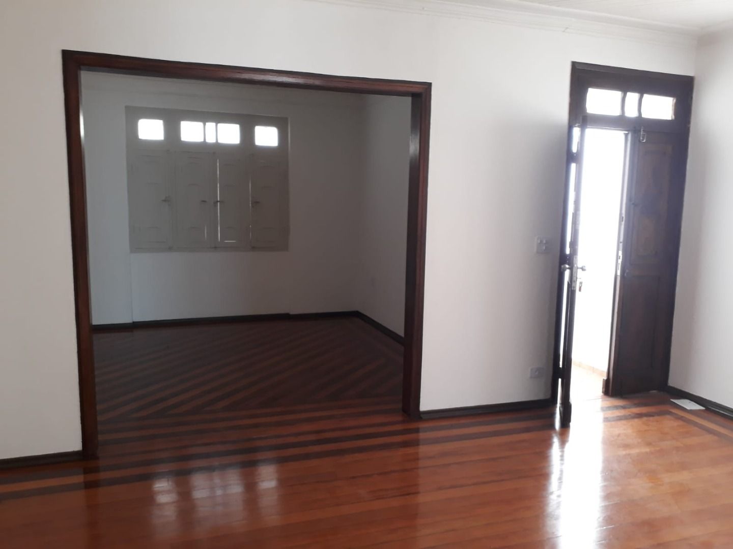 Casa para alugar com 4 quartos, 300m² - Foto 12