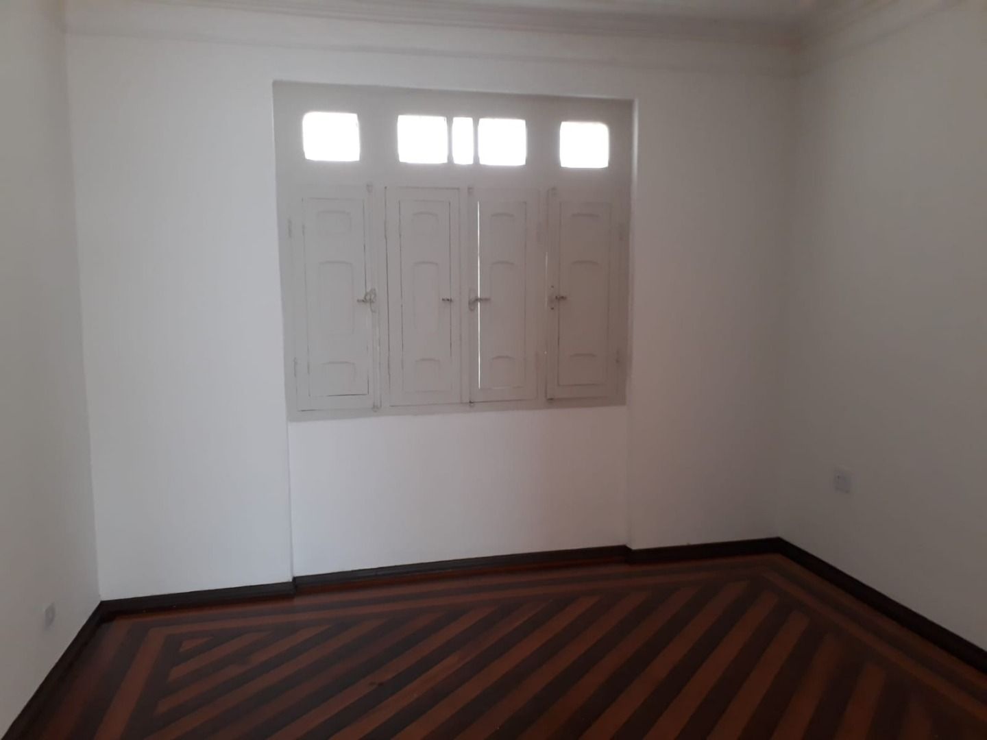 Casa para alugar com 4 quartos, 300m² - Foto 14