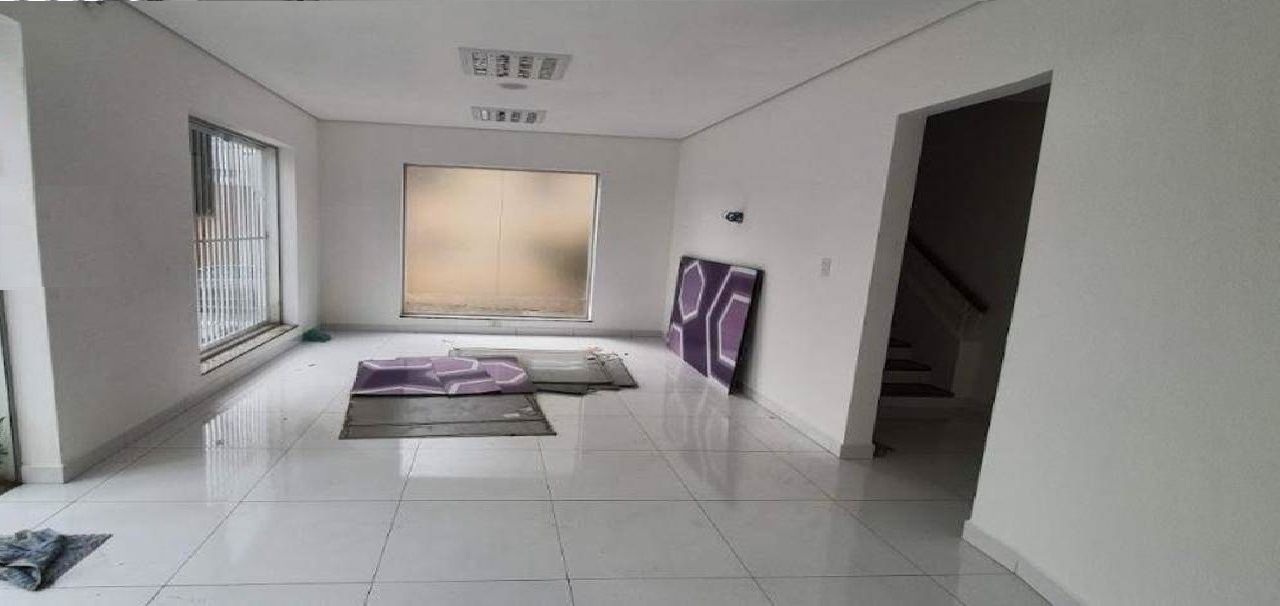 Casa Comercial à venda com 4 quartos, 305m² - Foto 1