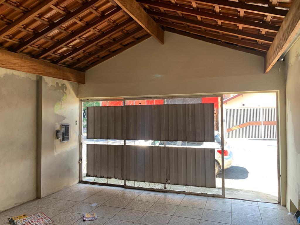 Casa à venda com 3 quartos, 100m² - Foto 1