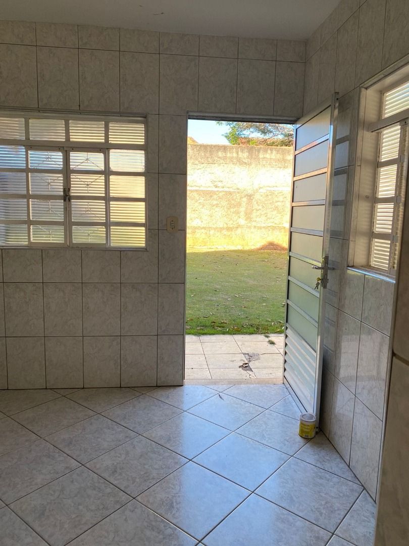 Casa à venda com 2 quartos, 300m² - Foto 7