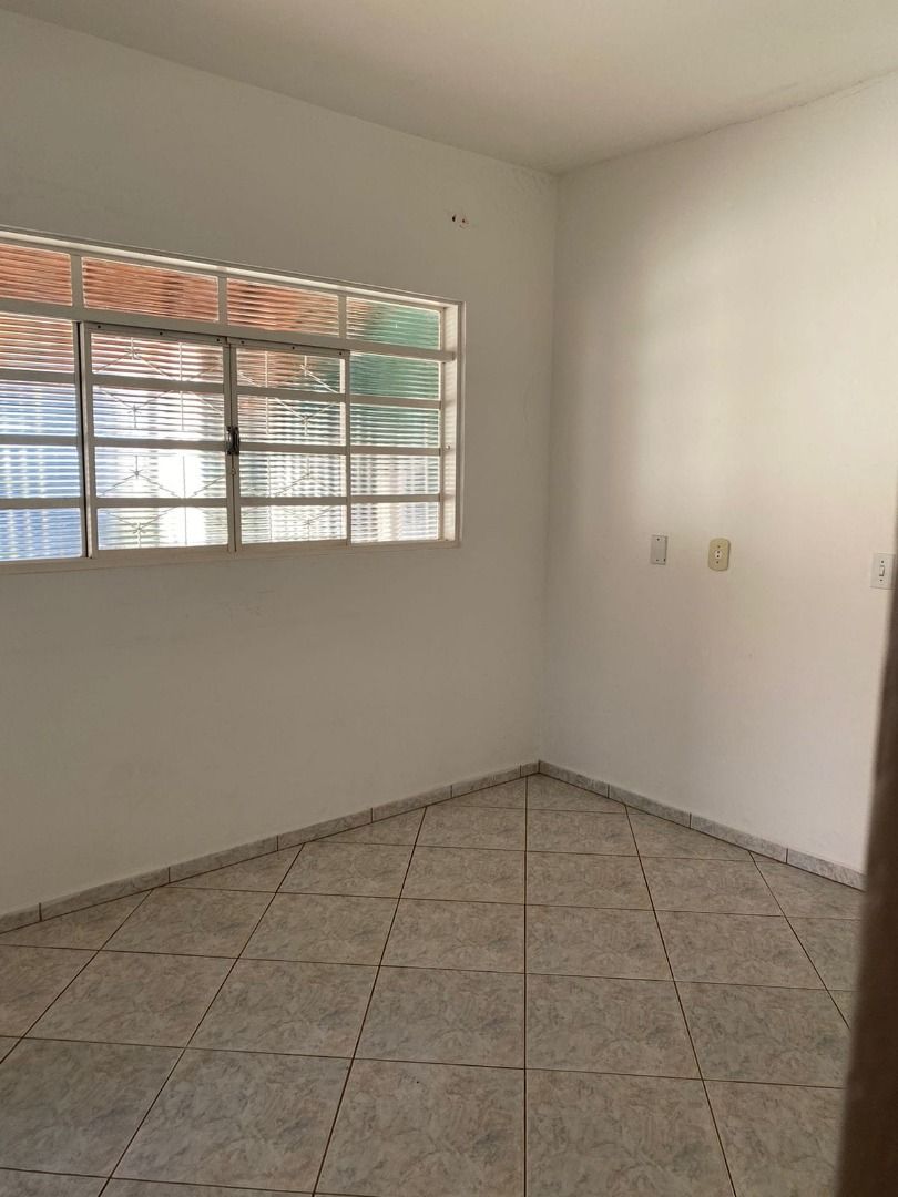 Casa à venda com 2 quartos, 300m² - Foto 8