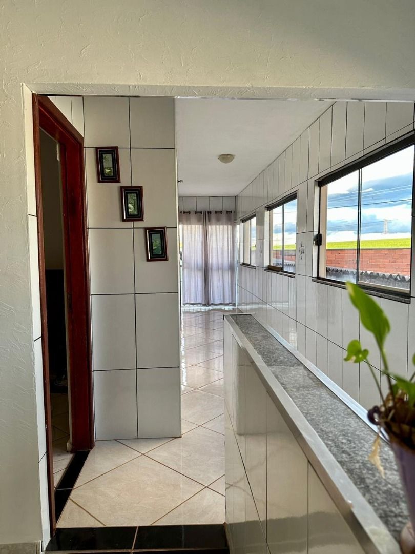 Casa à venda com 3 quartos, 250m² - Foto 1