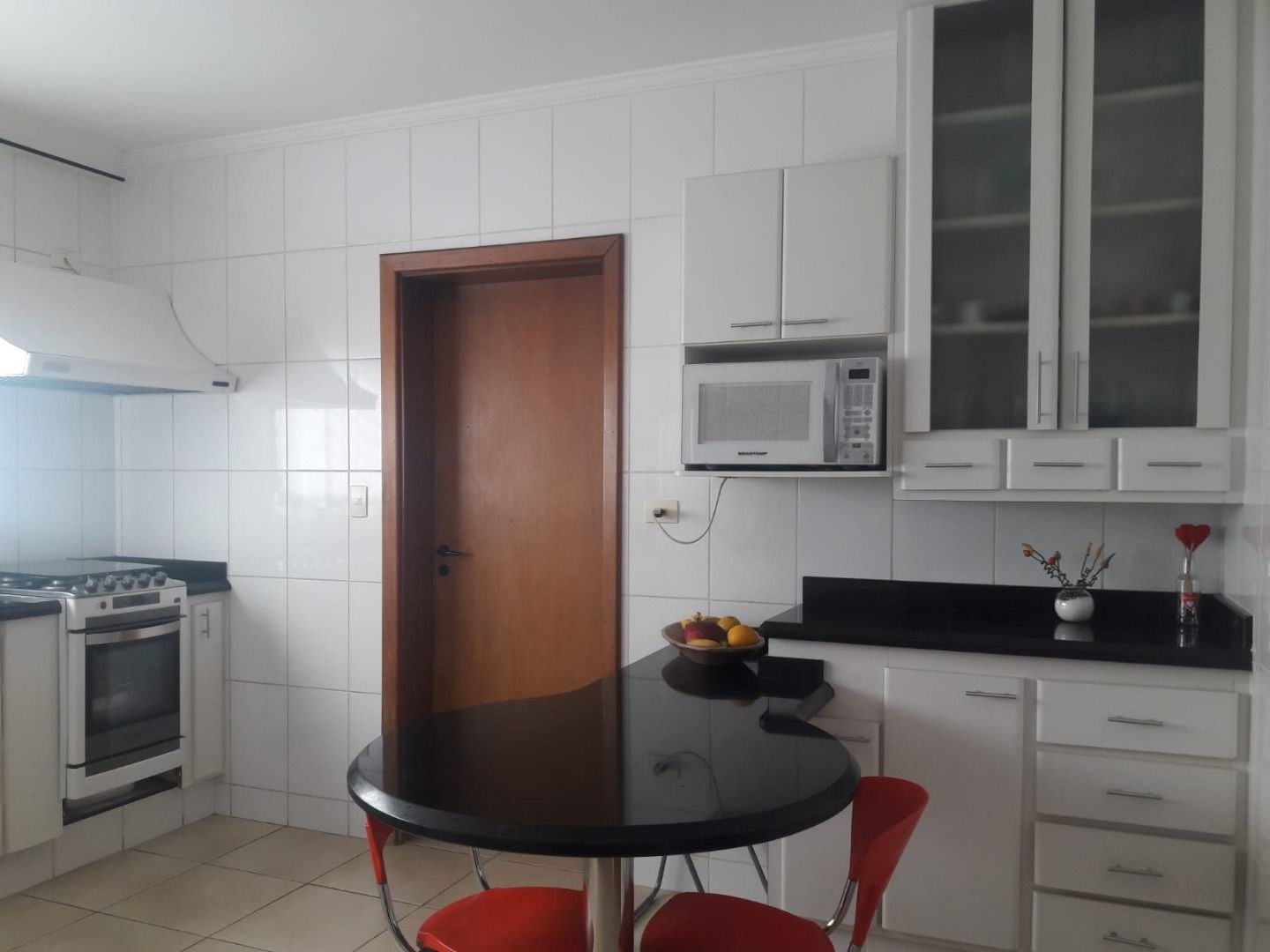 Apartamento à venda com 3 quartos, 138m² - Foto 2